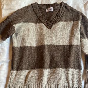 Woman’s sweater (bundle only )